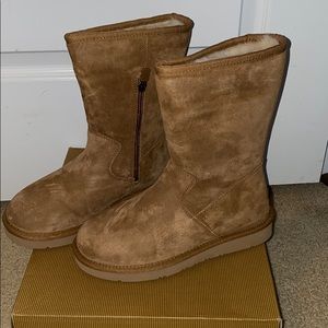 Ugg boot women size 5 BNIB